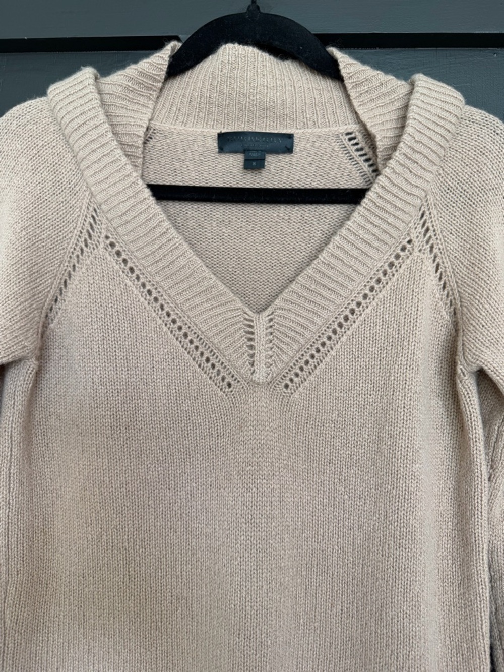 Burberry 100% Cashmere V-Neck Sweater in Dusty Pink/Tan, Size Small - Picture 3 of 8